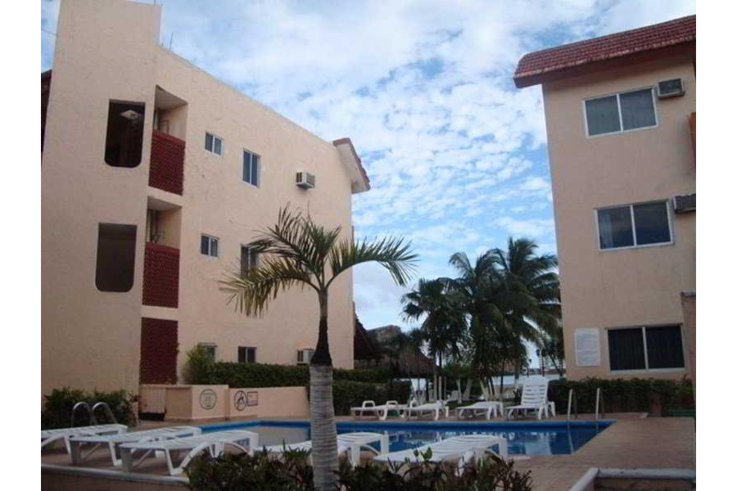 Grand Royal Lagoon Cancun Exterior photo