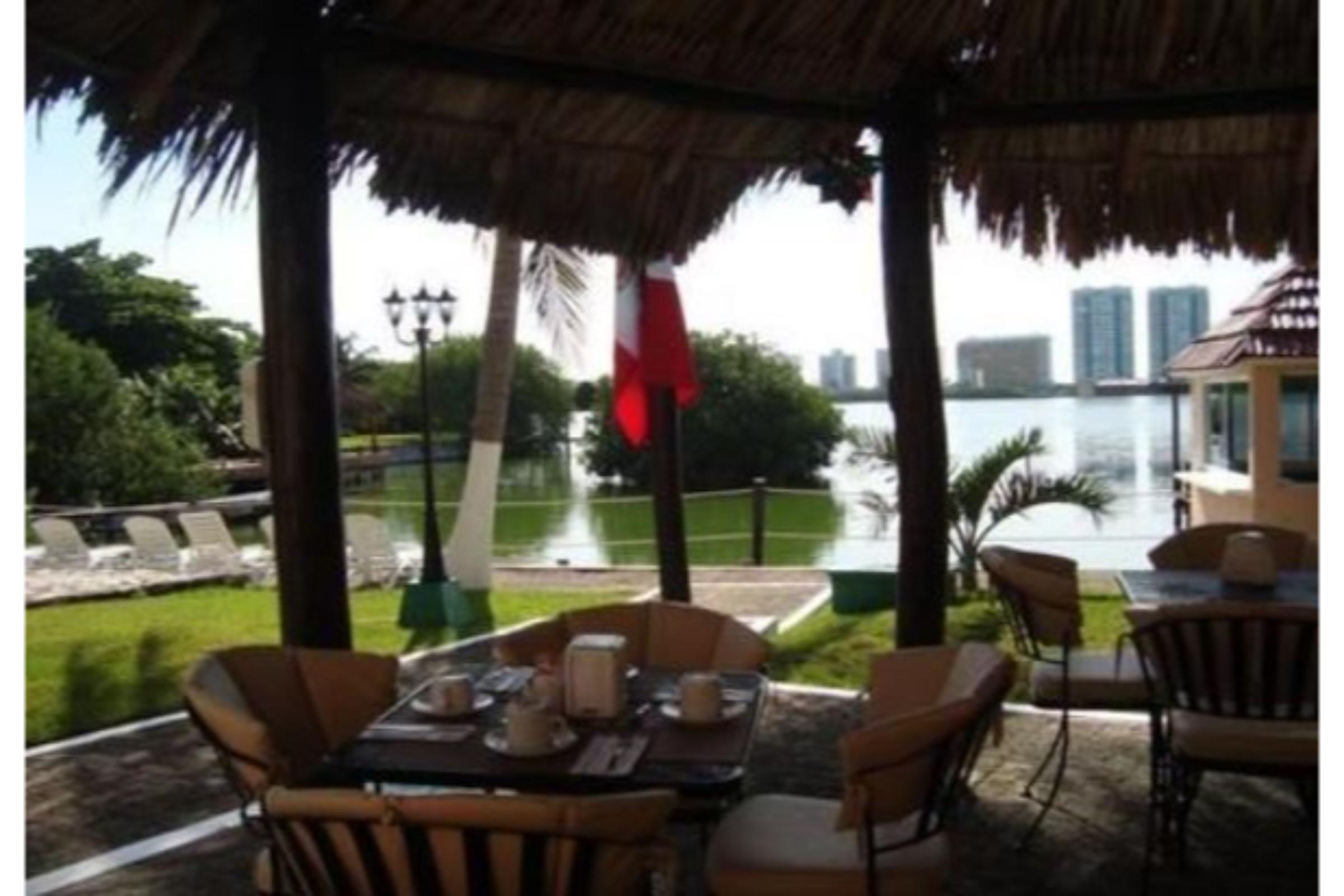 Grand Royal Lagoon Cancun Exterior photo