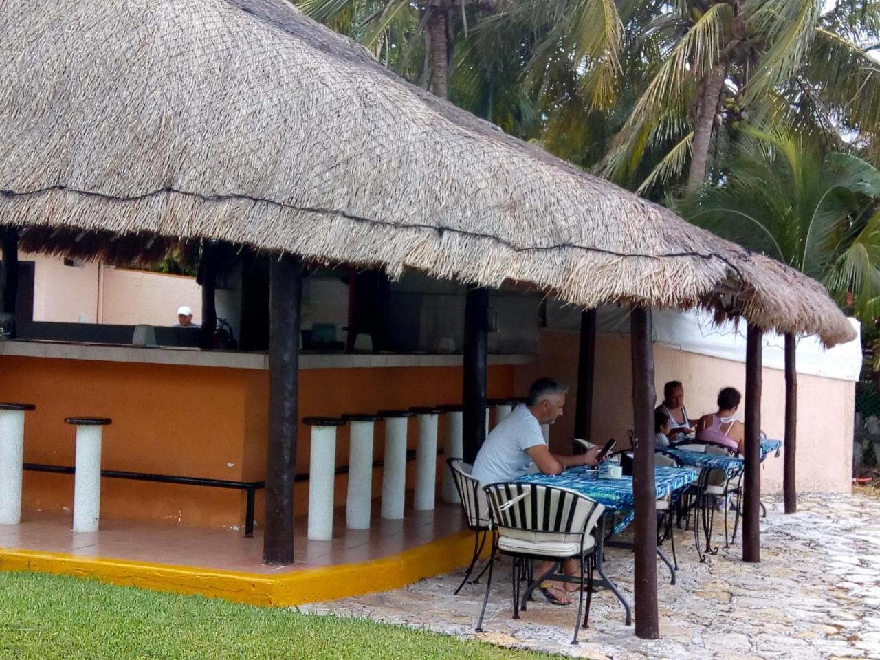 Grand Royal Lagoon Cancun Exterior photo