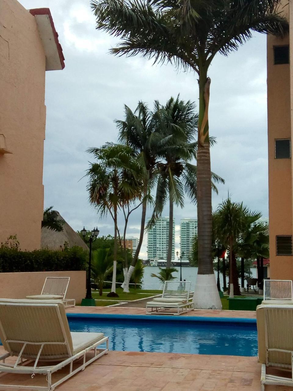 Grand Royal Lagoon Cancun Exterior photo